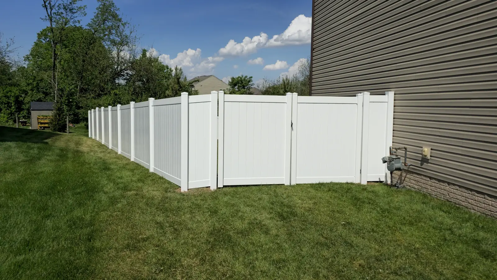 White vinyl privacy fence installed by Darling Builders in Frederick, Maryland